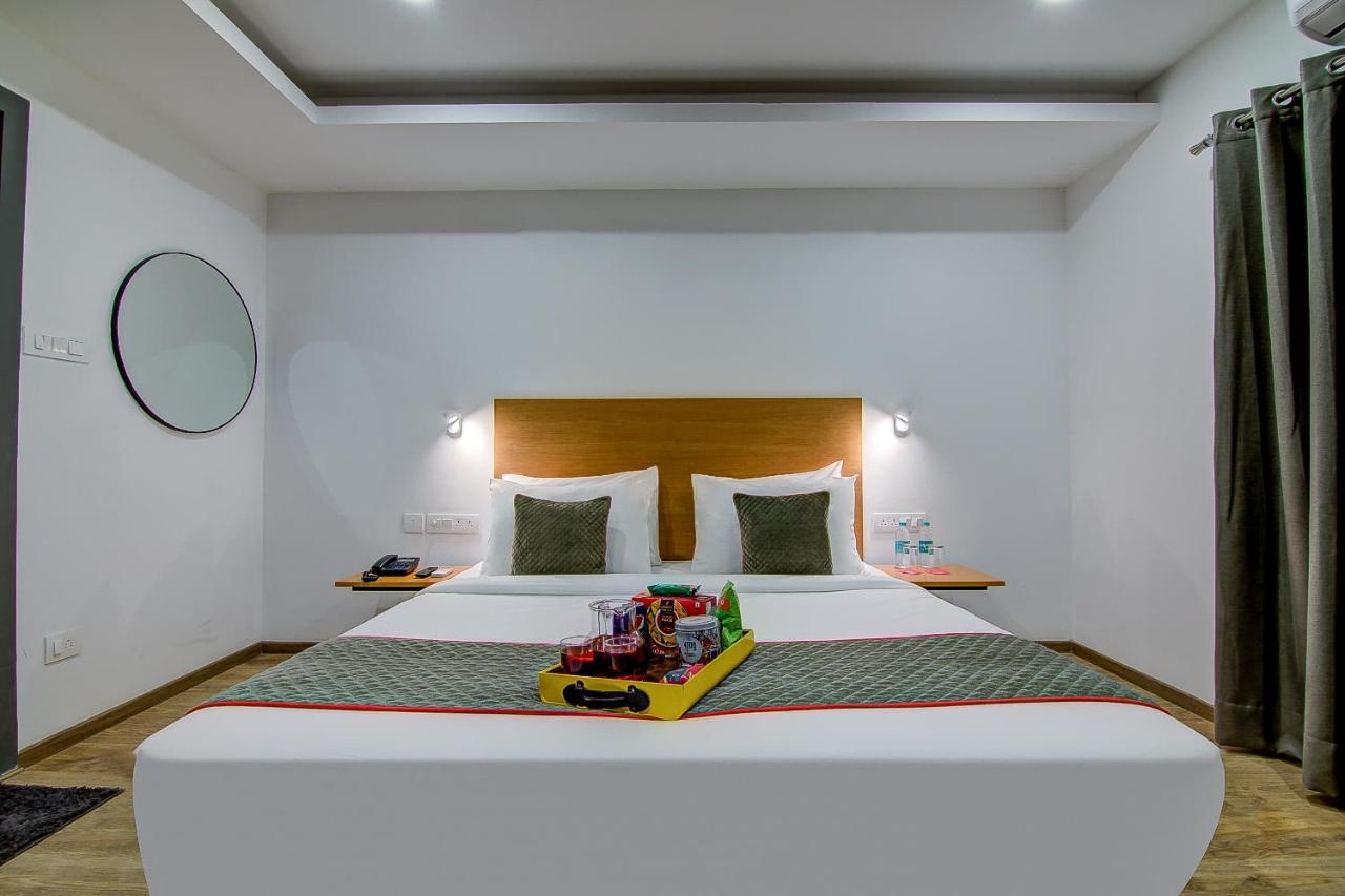 Oyo Townhouse 034 -Halcyon Hitech City Road Hyderabad Bagian luar foto