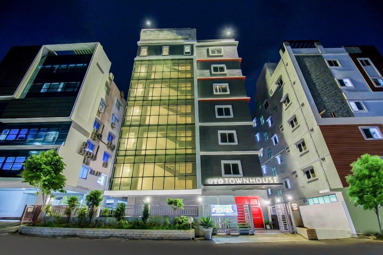 Oyo Townhouse 034 -Halcyon Hitech City Road Hyderabad Bagian luar foto