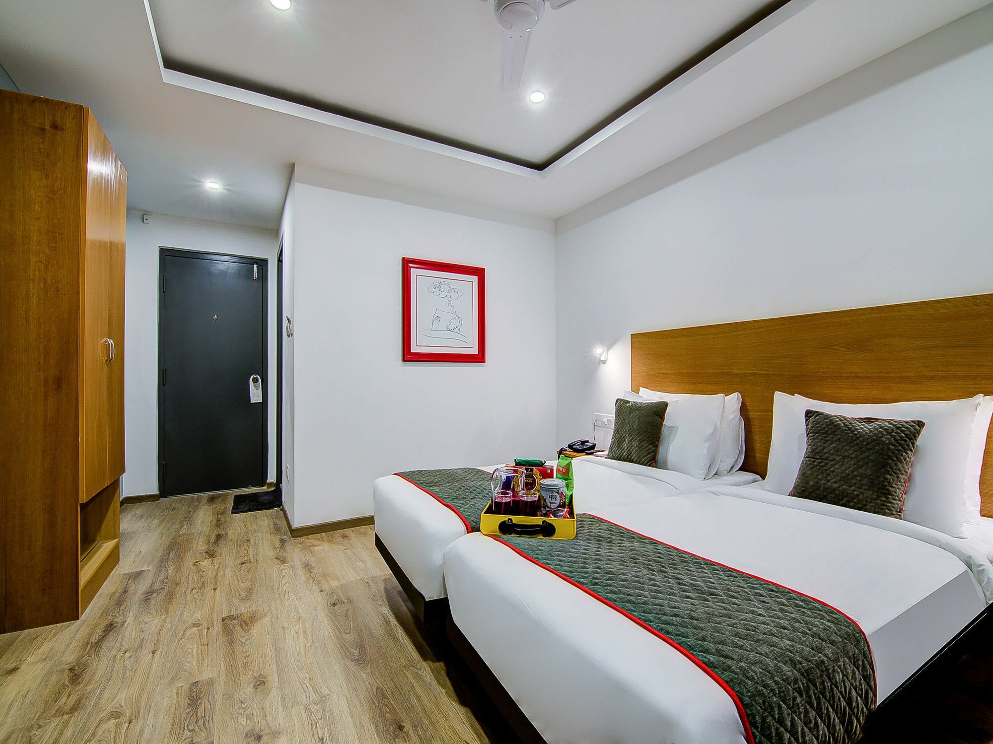Oyo Townhouse 034 -Halcyon Hitech City Road Hyderabad Bagian luar foto