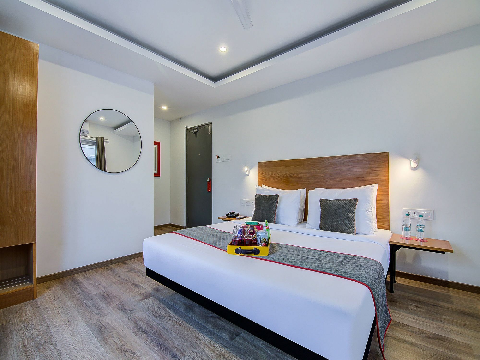 Oyo Townhouse 034 -Halcyon Hitech City Road Hyderabad Bagian luar foto