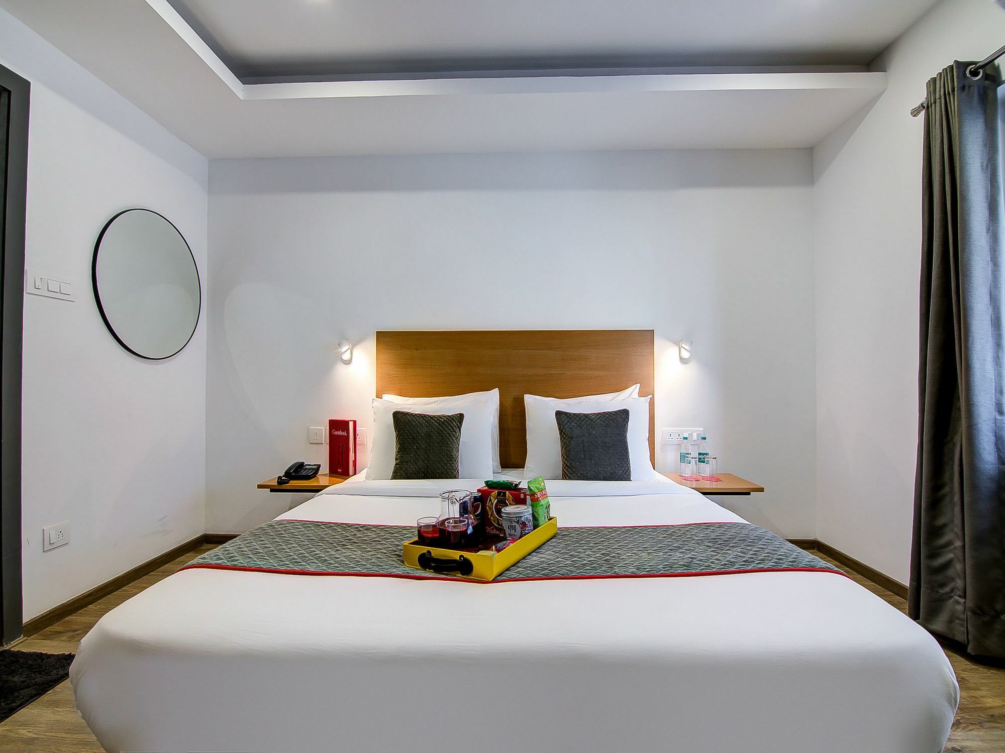 Oyo Townhouse 034 -Halcyon Hitech City Road Hyderabad Bagian luar foto