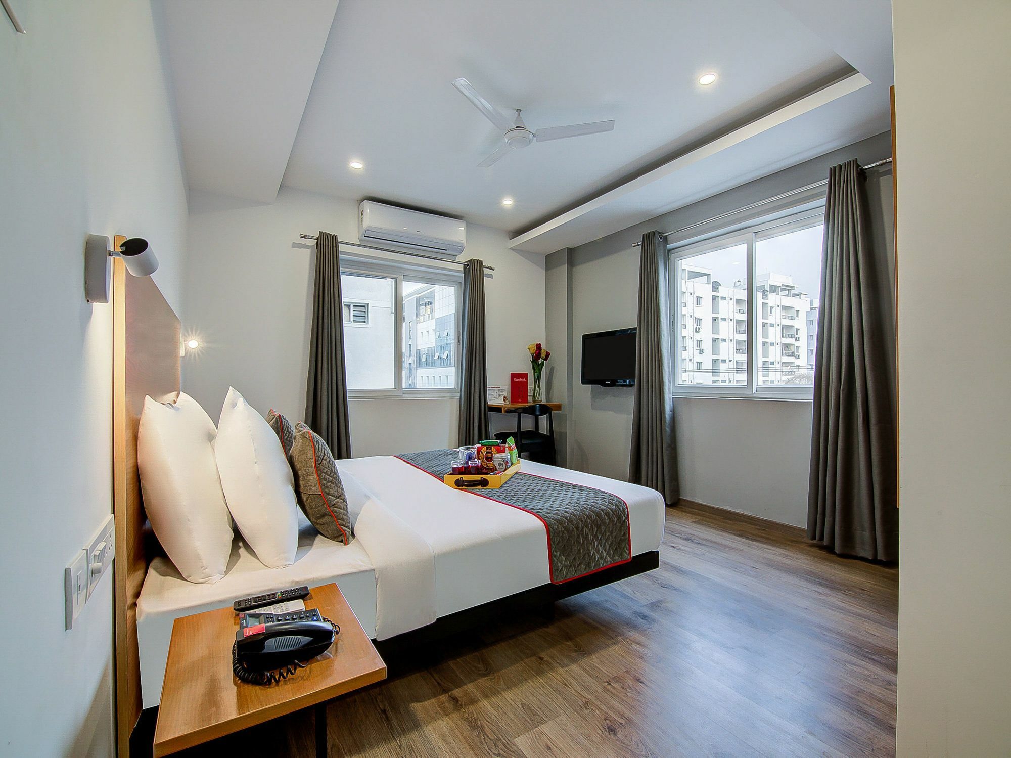 Oyo Townhouse 034 -Halcyon Hitech City Road Hyderabad Bagian luar foto