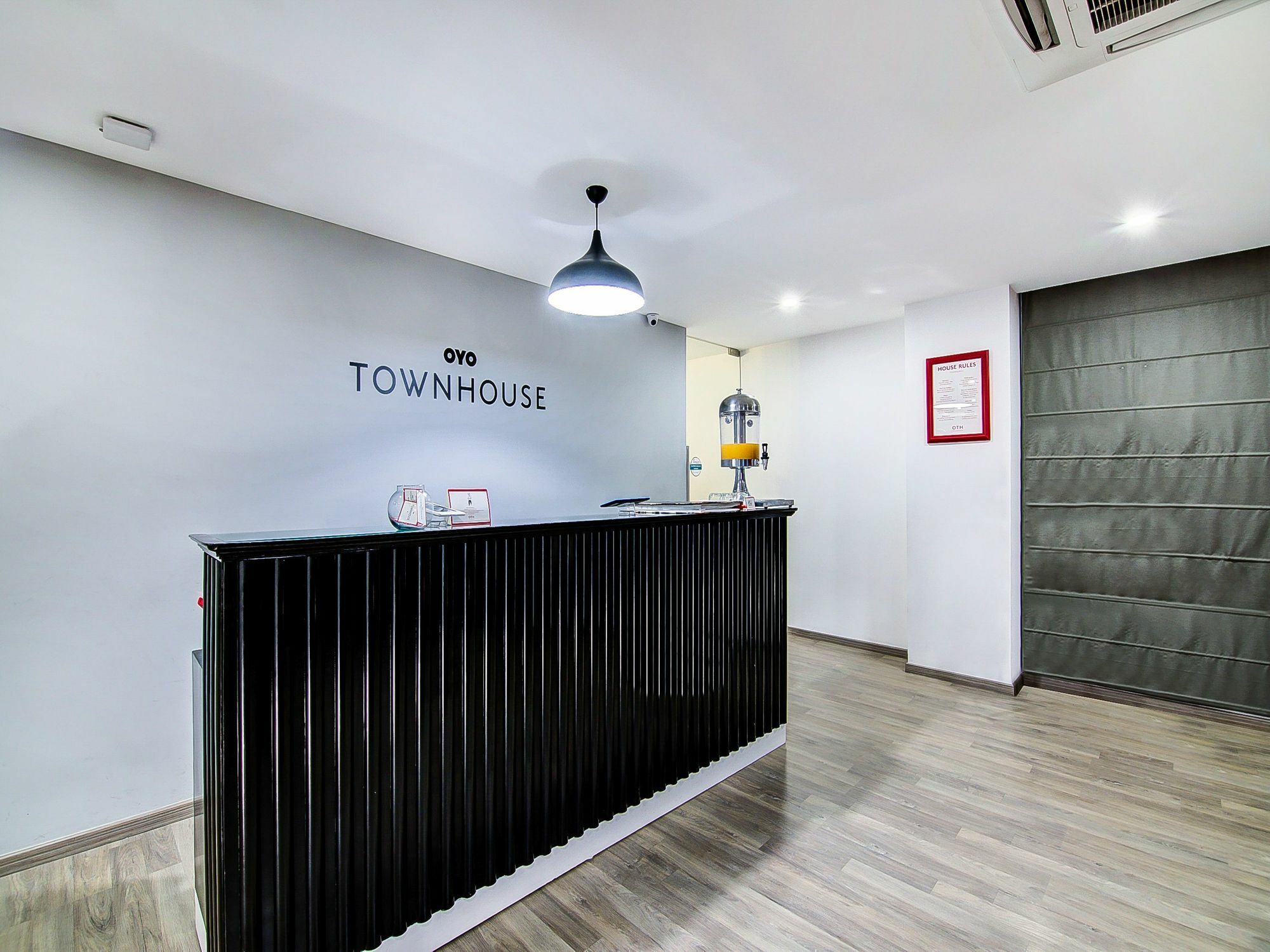 Oyo Townhouse 034 -Halcyon Hitech City Road Hyderabad Bagian luar foto