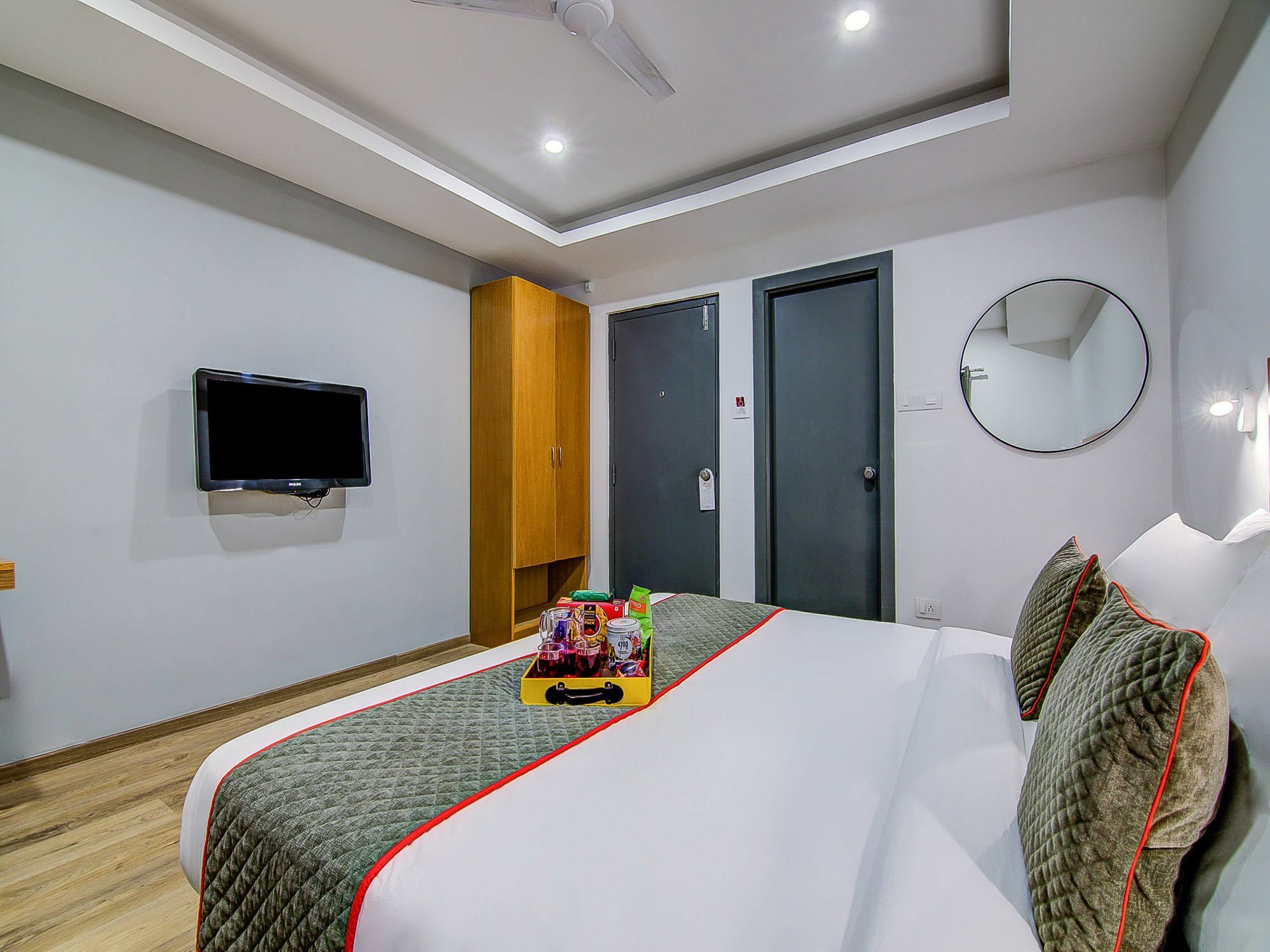 Oyo Townhouse 034 -Halcyon Hitech City Road Hyderabad Bagian luar foto